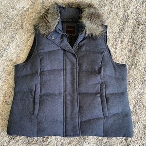The Limited Women’s Puffer Down Vest